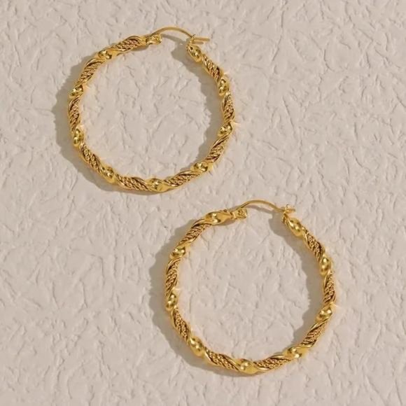 NEW 18K GOLD TWISTED WAVE CIRCLE HOOP EARRINGS, NICE EARRINGS, CUTE EARRINGS - Picture 3 of 6